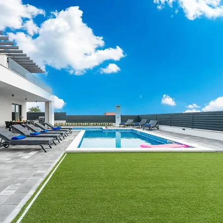 Opal With Pool Vrana (Zadar)